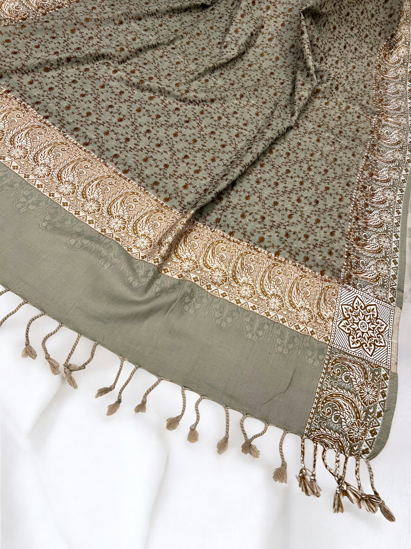 Alpaca - Embroidered Threadwork Kashmiri Shawl