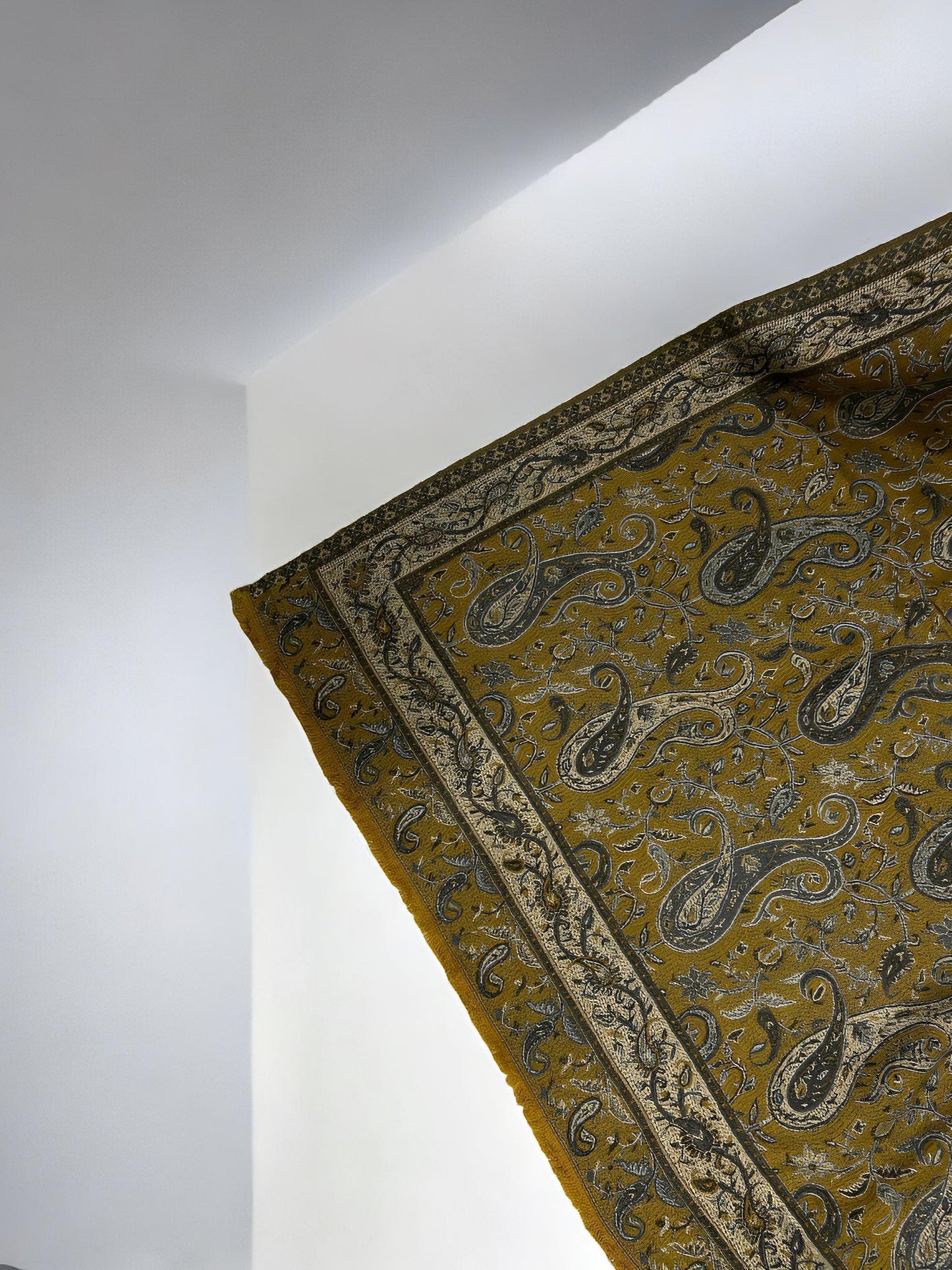 Pashmāra Shawl - Dark Beige Paisley