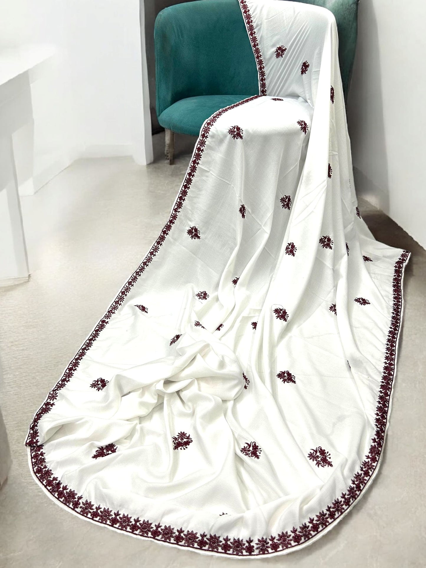 White Mahogany Stars Floral Border Shaal